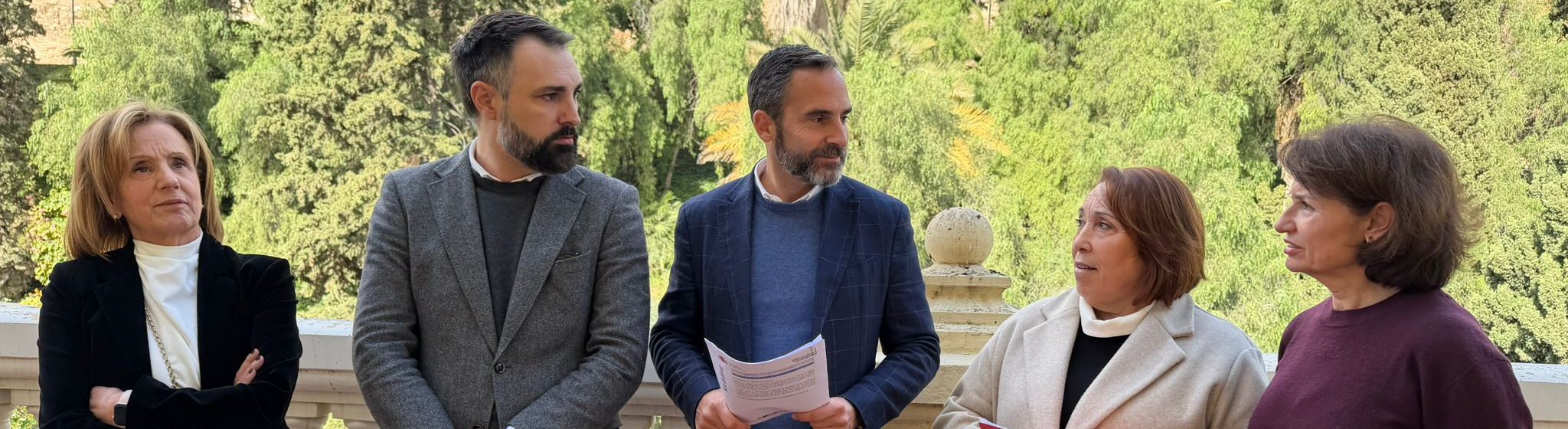 El PSOE llevará a comisión municipal “la paralización inmediata” de la instalación de las estatuas en el Puerto por carecer de licencia urbanística y permiso de Cultura