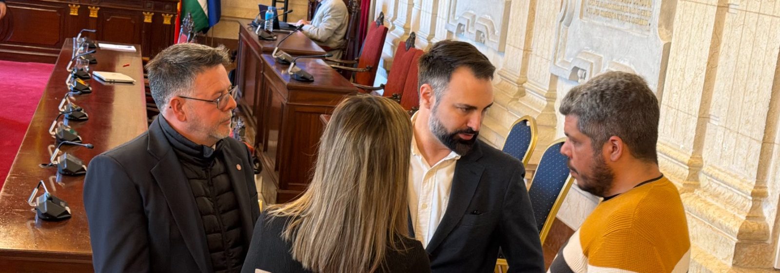 El PSOE afea al PP “su política de parcheo de la MA21” donde “se la juegan motoristas y revienta las ruedas de vehículos”