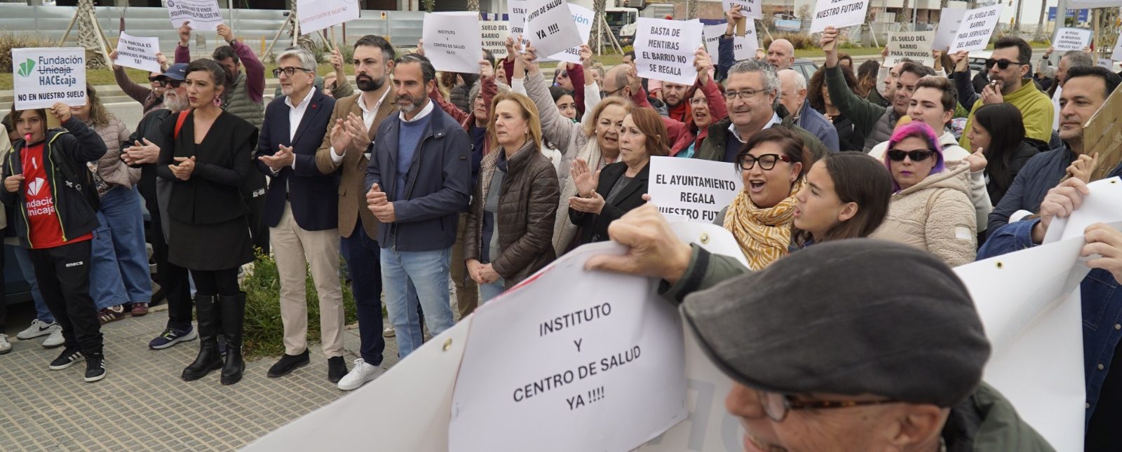 El PSOE exige a De la Torre “que no juegue al Monopoly con la ciudad” y devuelva las parcelas dotacionales a los vecinos de Parque Litoral